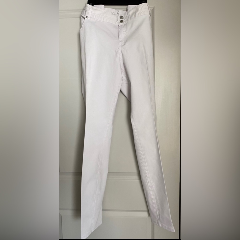 Women’s, Size 26T, Color:White, Jeans, Great Condition,